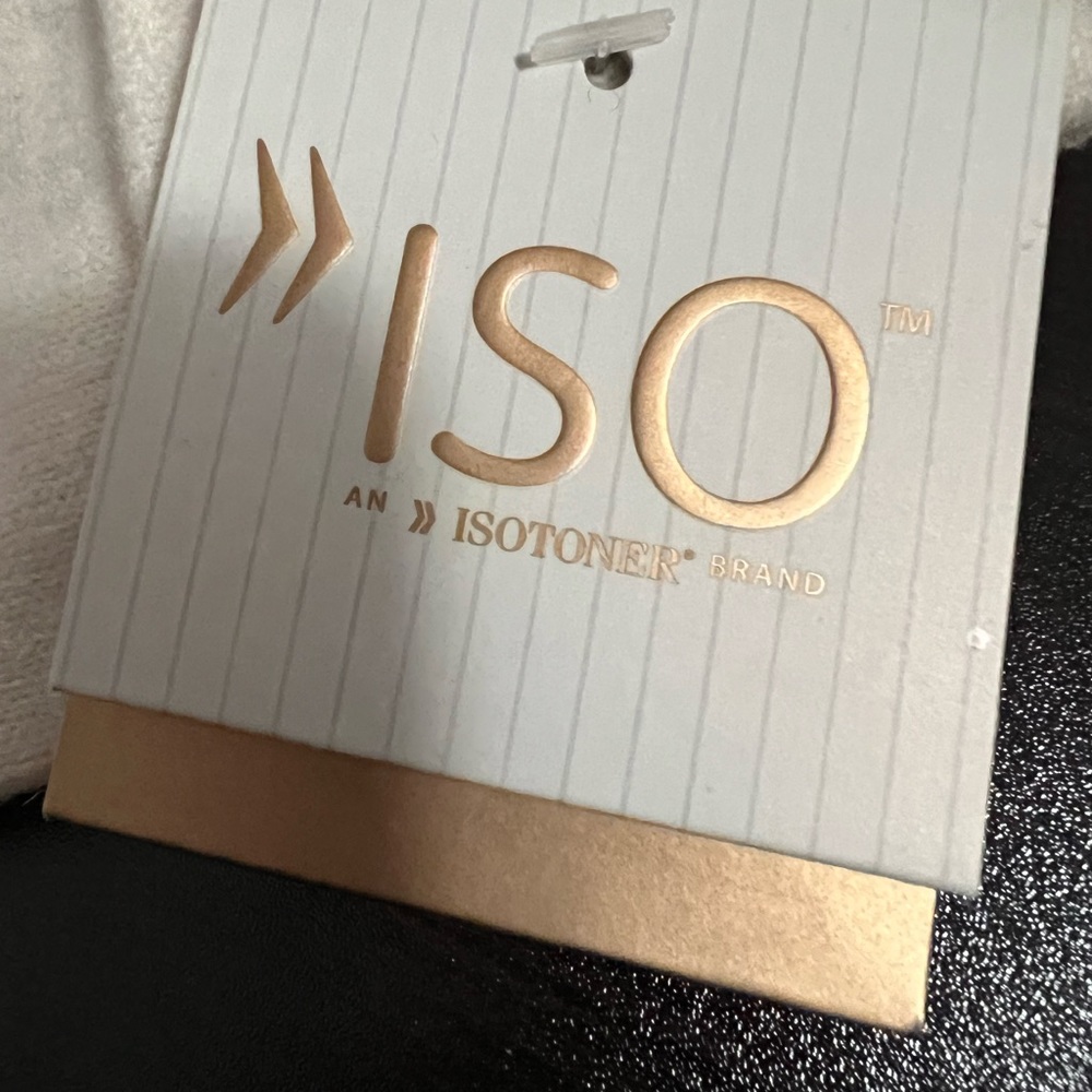 NWT Cream/Ivory woman’s knit gloves - Picture 2 of 4